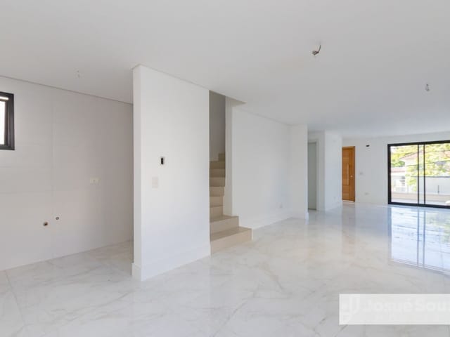 Casa com 271m² 3 quartos e 5 banheiros, à venda, no bairro Bom Retiro em Curitiba
