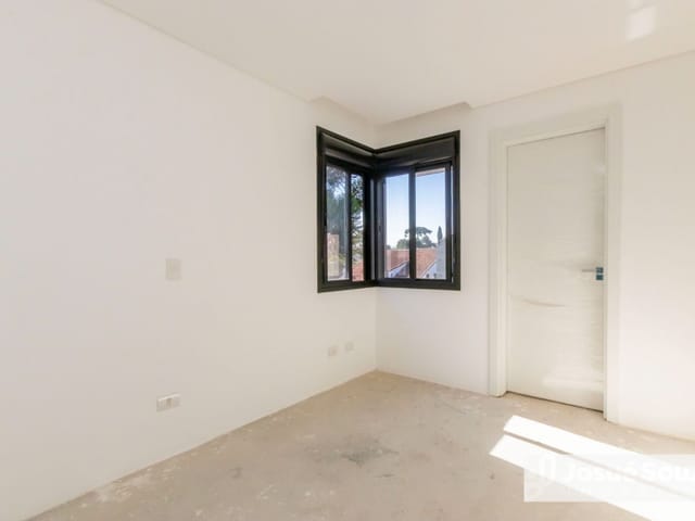 Casa com 271m² 3 quartos e 5 banheiros, à venda, no bairro Bom Retiro em Curitiba