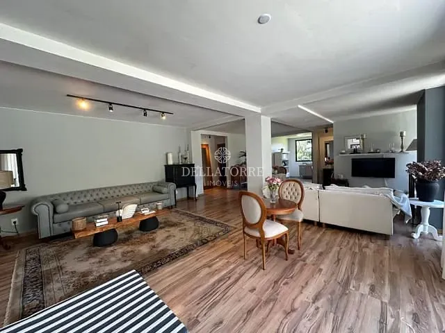Casa com 2500m² 4 quartos e 5 banheiros, à venda, no bairro Parque do Imbui em Teresópolis