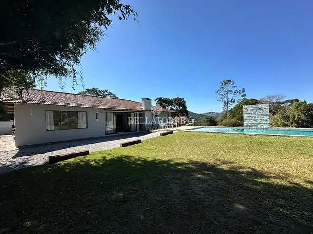 Casa com 2500m² 4 quartos e 5 banheiros, à venda, no bairro Parque do Imbui em Teresópolis