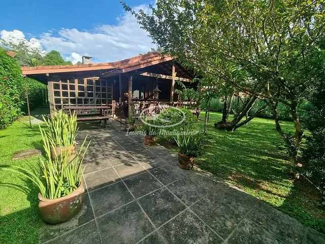 Casa com 560m² 5 quartos e 5 banheiros, à venda ou para alugar, no bairro Penedo em Itatiaia