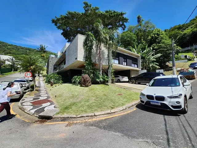 Casa com 522m² 4 quartos e 6 banheiros, à venda, no bairro Barra em Balneário Camboriú