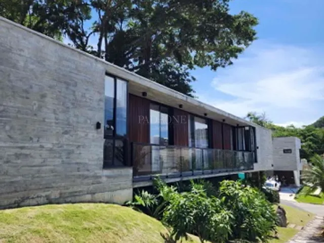 Casa com 522m² 4 quartos e 6 banheiros, à venda, no bairro Barra em Balneário Camboriú