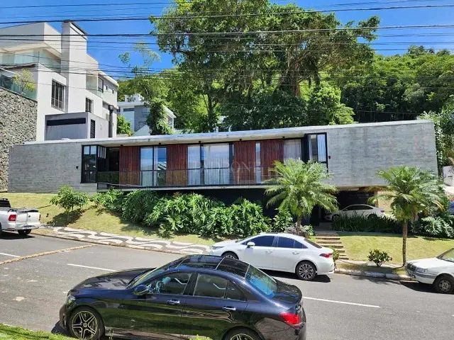 Casa com 522m² 4 quartos e 6 banheiros, à venda, no bairro Barra em Balneário Camboriú