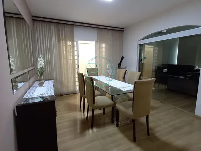 Casa com 300m² 3 quartos e 3 banheiros, à venda, no bairro Portal de Versalhes 2 em Londrina