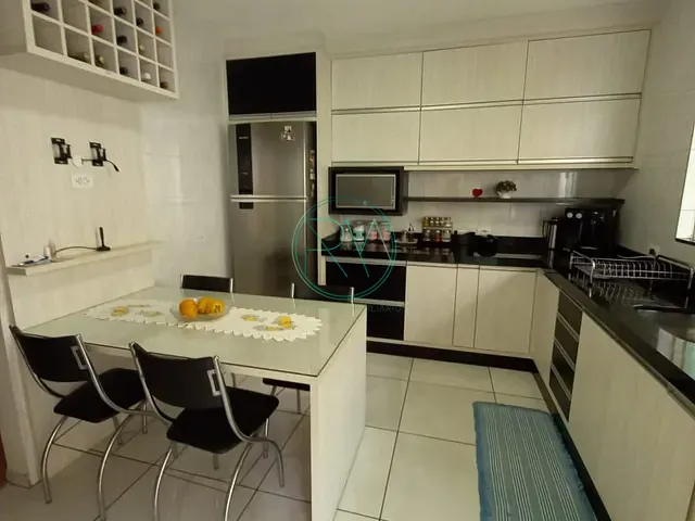 Casa com 300m² 3 quartos e 3 banheiros, à venda, no bairro Portal de Versalhes 2 em Londrina