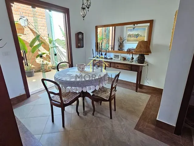 Casa com 371m² 7 quartos e 6 banheiros, à venda, no bairro Centro em Guaxupé