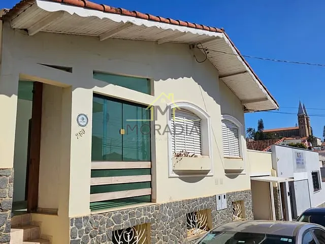Casa com 371m² 7 quartos e 6 banheiros, à venda, no bairro Centro em Guaxupé