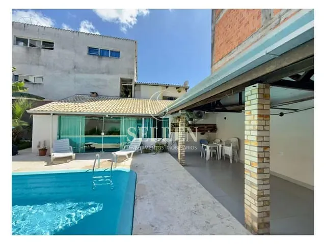 Casa com 130m² 4 quartos e 3 banheiros, para alugar, no bairro Nações em Balneário Camboriú