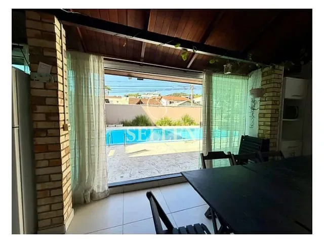 Casa com 130m² 4 quartos e 3 banheiros, para alugar, no bairro Nações em Balneário Camboriú