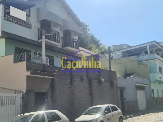 Casa com 1m² 3 quartos e 2 banheiros, à venda ou para alugar, no bairro Centro em Barra do Piraí
