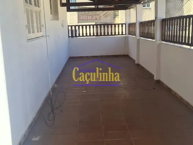 Casa com 1m² 3 quartos e 2 banheiros, à venda ou para alugar, no bairro Centro em Barra do Piraí