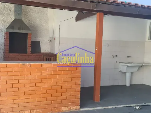 Casa com 1m² 3 quartos e 2 banheiros, à venda ou para alugar, no bairro Centro em Barra do Piraí