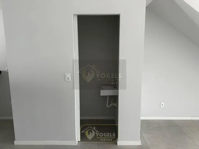 Casa 2 quartos e 3 banheiros, à venda, no bairro Jardim das Tulipas em Holambra