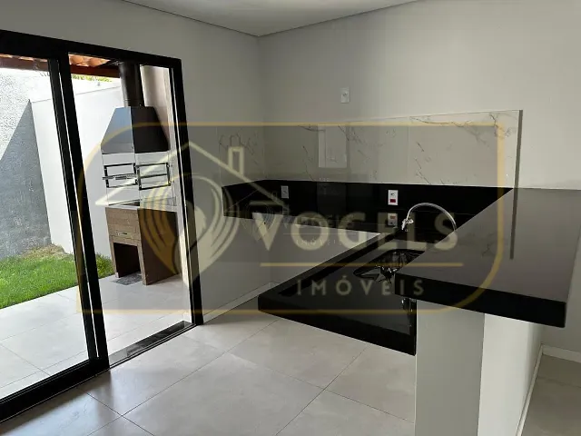 Casa 2 quartos e 3 banheiros, à venda, no bairro Jardim das Tulipas em Holambra