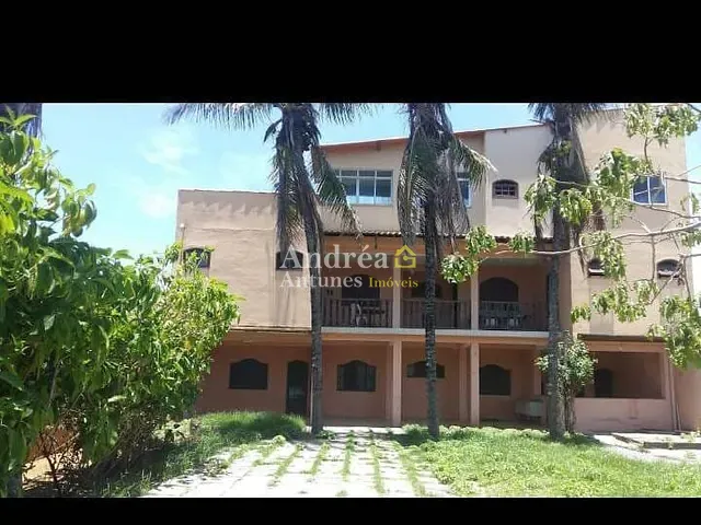 Casa com 600m² 6 quartos e 2 banheiros, à venda, no bairro Palmeiras em Cabo Frio