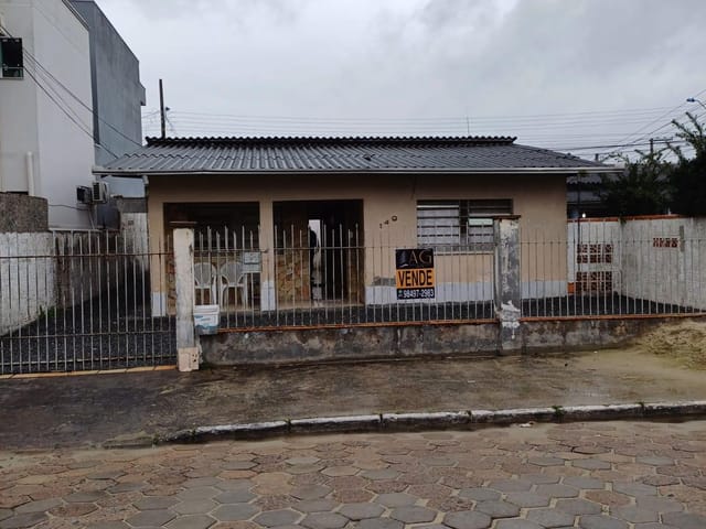 Casa 3 quartos e 1 banheiro, à venda, no bairro São Vicente em Itajaí