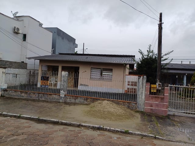 Casa 3 quartos e 1 banheiro, à venda, no bairro São Vicente em Itajaí