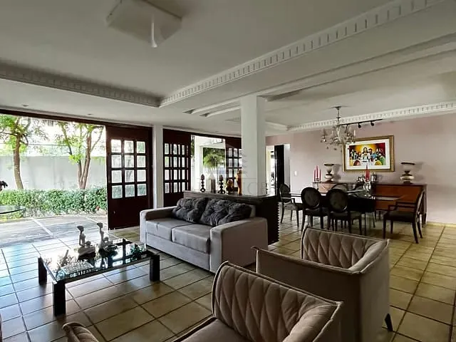 Casa com 1350m² 5 quartos e 4 banheiros, à venda ou para alugar, no bairro Cristo Rei em Teresina