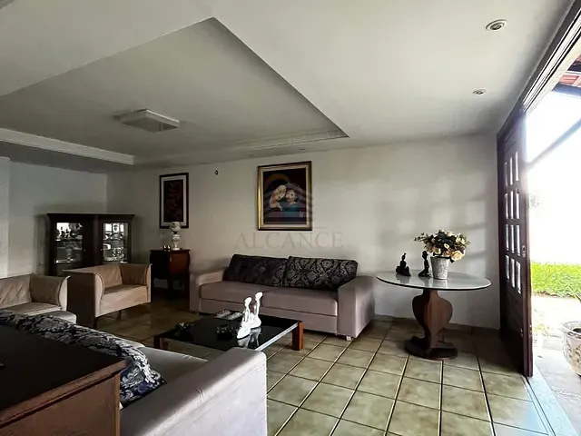 Casa com 1350m² 5 quartos e 4 banheiros, à venda ou para alugar, no bairro Cristo Rei em Teresina
