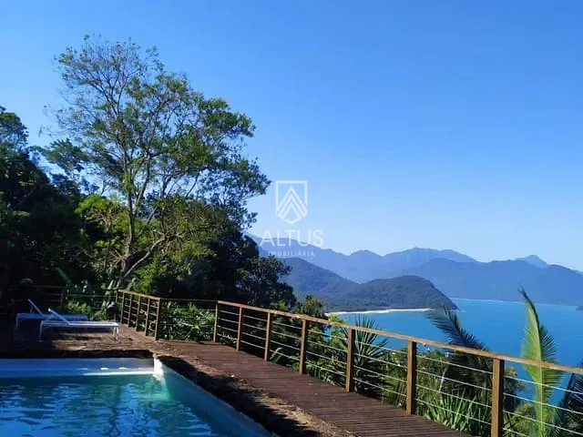 Casa 6 quartos e 8 banheiros, à venda, no bairro Ubatuba em Ubatuba