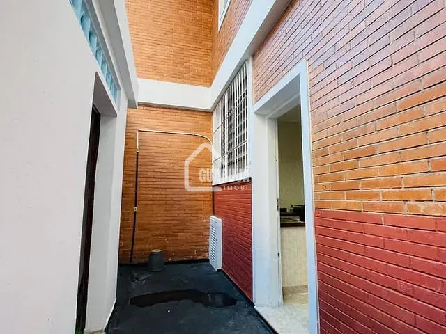 Casa com 250m², para alugar, no bairro Ponta da Praia em Santos