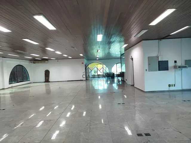 Casa com 700m², para alugar, no bairro Jardim Everest em São Paulo