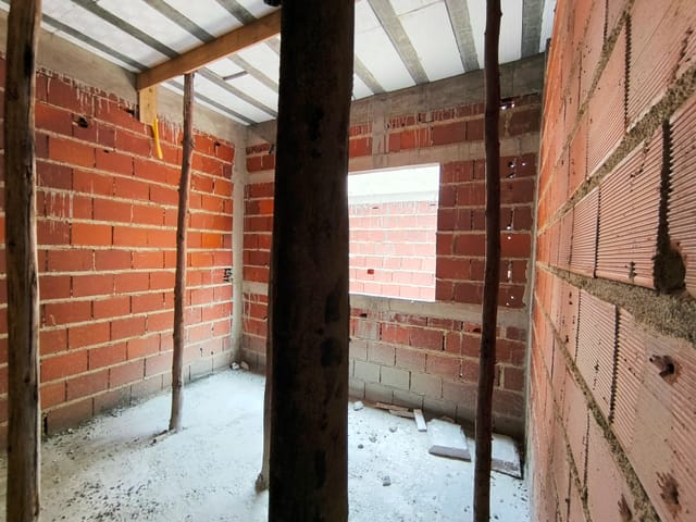 Casa com 80m² 3 quartos e 2 banheiros, à venda, no bairro Vale do Sol II em Governador Valadares