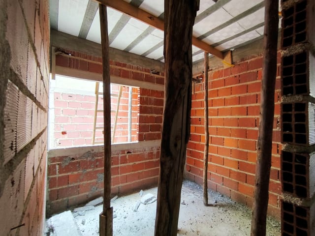 Casa com 80m² 3 quartos e 2 banheiros, à venda, no bairro Vale do Sol II em Governador Valadares