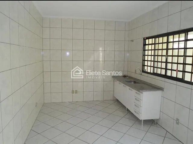 Casa com 297m² 5 quartos e 3 banheiros, à venda, no bairro Vila Santa Maria em Americana