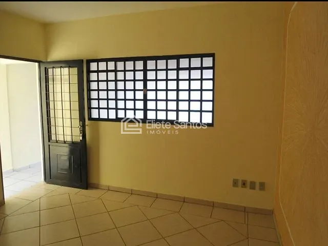 Casa com 297m² 5 quartos e 3 banheiros, à venda, no bairro Vila Santa Maria em Americana