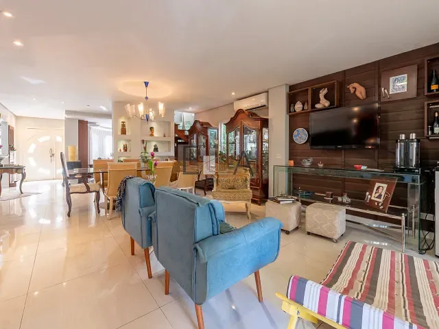 Casa com 325m² 4 quartos e 6 banheiros, à venda, no bairro Sarandi em Porto Alegre