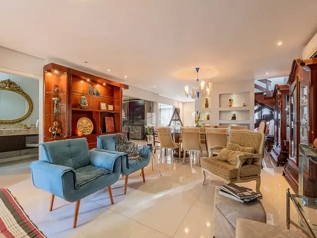 Casa com 325m² 4 quartos e 6 banheiros, à venda, no bairro Sarandi em Porto Alegre