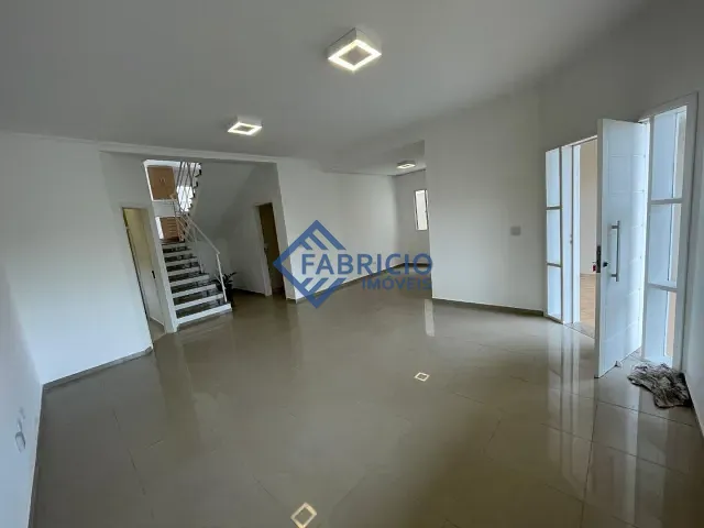 Casa com 300m² 3 quartos e 2 banheiros, à venda, no bairro Pinheirinho em Vinhedo
