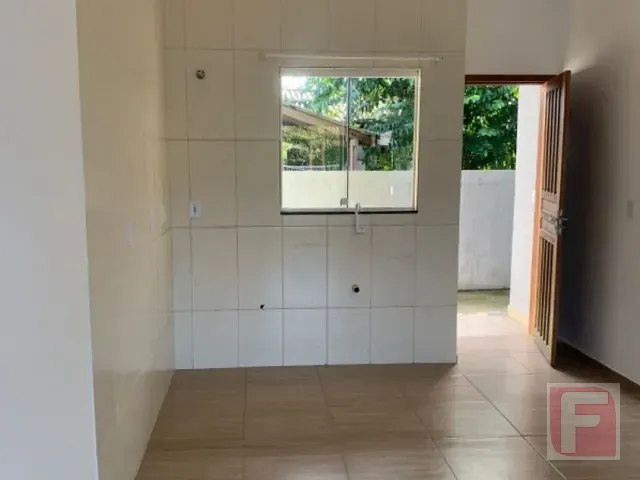 Casa 2 quartos e 1 banheiro, à venda, no bairro Centro em Itapoá