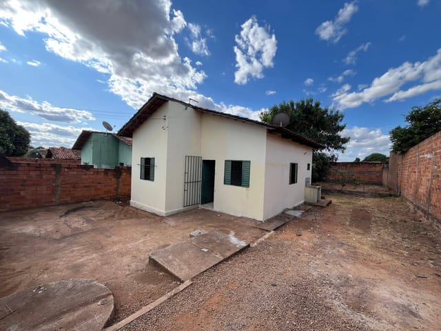 Casa com 450m² 2 quartos e 1 banheiro, à venda ou para alugar, no bairro Residencial Buena Vista II em Goiânia