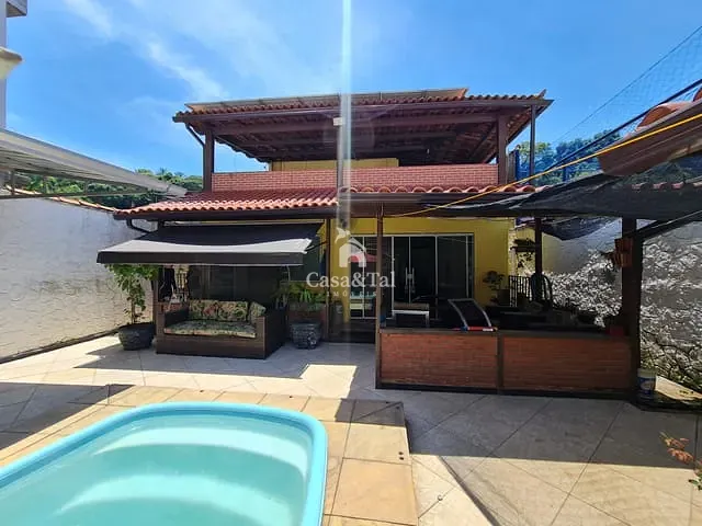 Casa 2 quartos e 3 banheiros, à venda, no bairro Vila Colúmbia em São João de Meriti