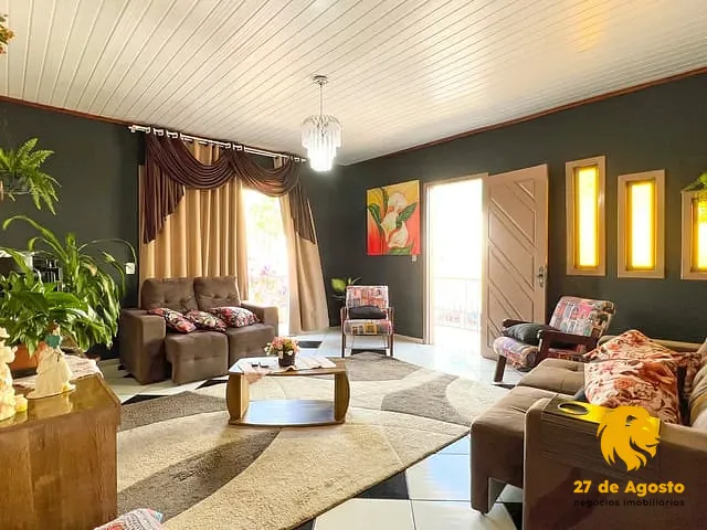 Casa com 180m² 3 quartos e 2 banheiros, à venda ou para alugar, no bairro Centro em Passo Fundo
