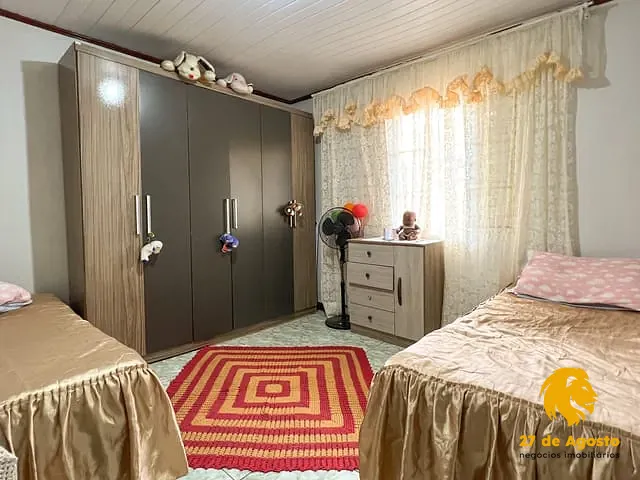 Casa com 180m² 3 quartos e 2 banheiros, à venda ou para alugar, no bairro Centro em Passo Fundo