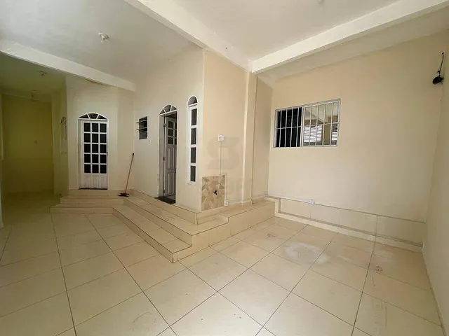 Casa 3 quartos e 3 banheiros, à venda ou para alugar, no bairro Alves de Souza em Paulo Afonso
