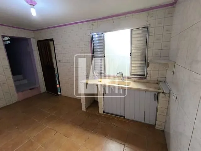 Casa com 38m² 1 quarto e 1 banheiro, para alugar, no bairro Vila Palmares em Santo André