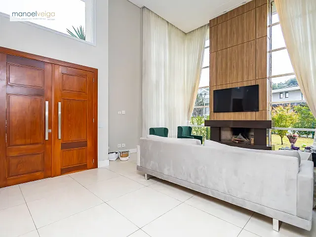 Casa com 323m² 5 quartos e 5 banheiros, à venda ou para alugar, no bairro São Gabriel em Colombo
