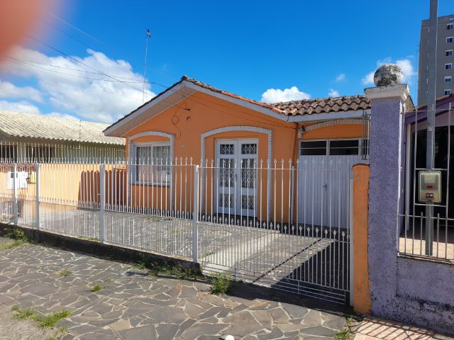 Casa com 250m² 3 quartos e 1 banheiro, à venda, no bairro Colina em Guaíba