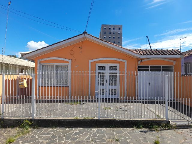 Casa com 250m² 3 quartos e 1 banheiro, à venda, no bairro Colina em Guaíba