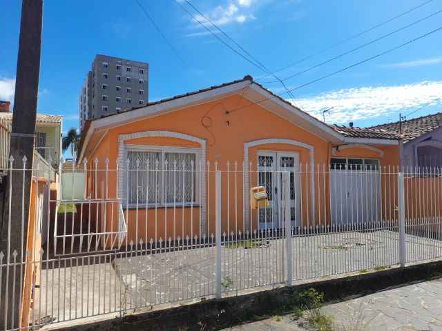 Casa com 250m² 3 quartos e 1 banheiro, à venda, no bairro Colina em Guaíba