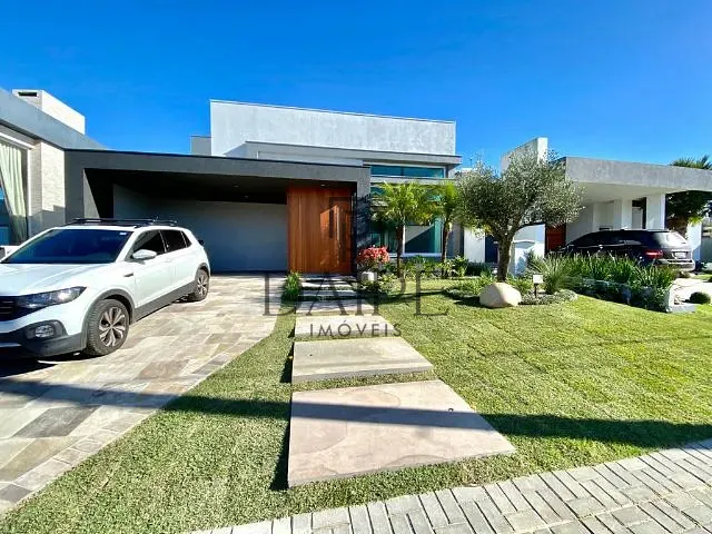 Casa 3 quartos e 4 banheiros, à venda, no bairro Araça em Capão da Canoa