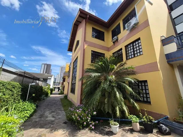 Casa com 330m² 5 quartos e 5 banheiros, à venda, no bairro Cristo Rei em Curitiba