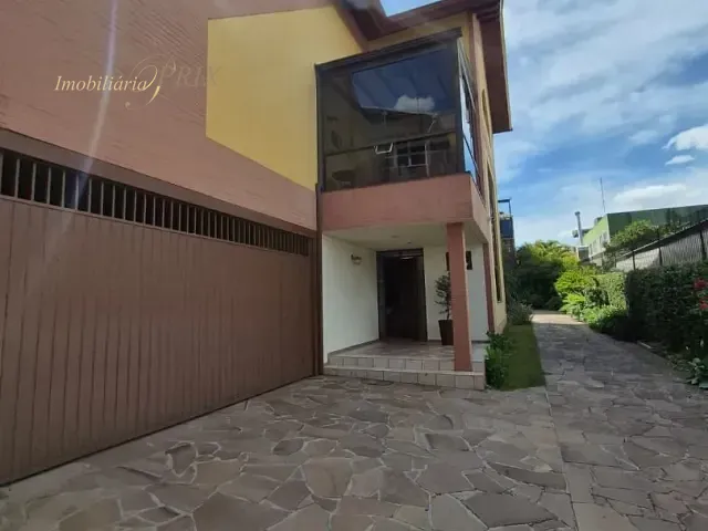 Casa com 330m² 5 quartos e 5 banheiros, à venda, no bairro Cristo Rei em Curitiba