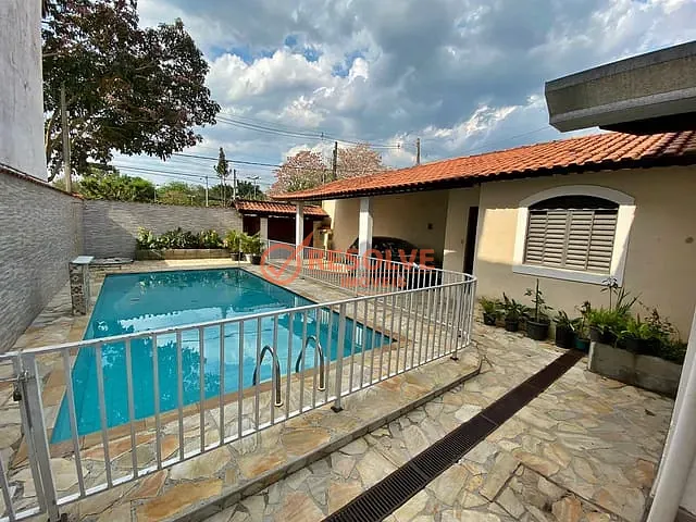 Casa com 340m² 4 quartos e 2 banheiros, à venda, no bairro Itapema em Guararema