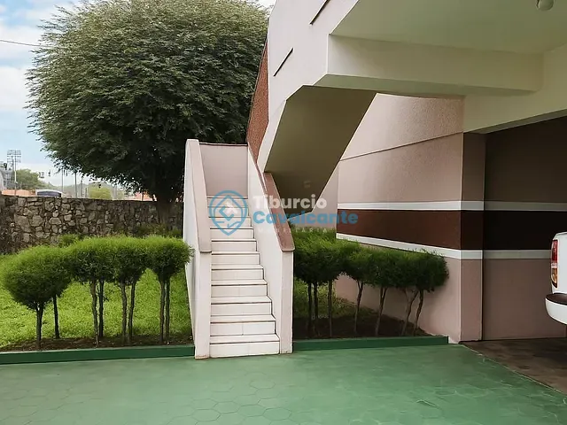Casa com 2300m² 8 quartos e 10 banheiros, à venda, no bairro Parque Iracema em Maranguape